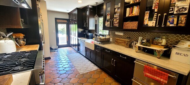 Building Photo - Midtown Ventura 3+2 Single Family Home $52...