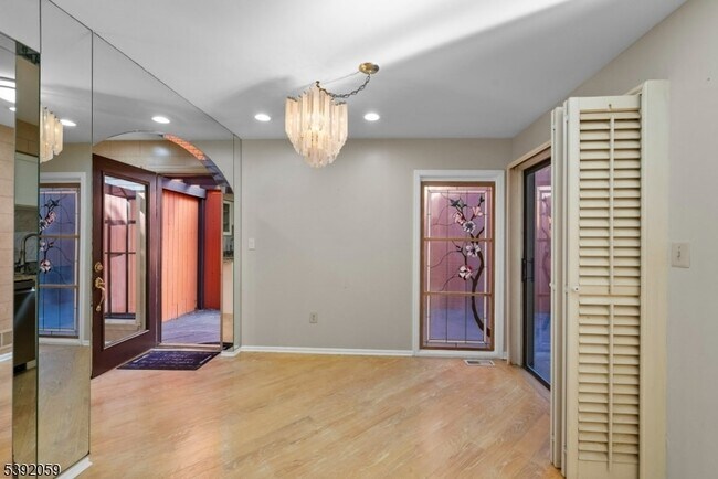 Building Photo - 148 Riverbend Dr