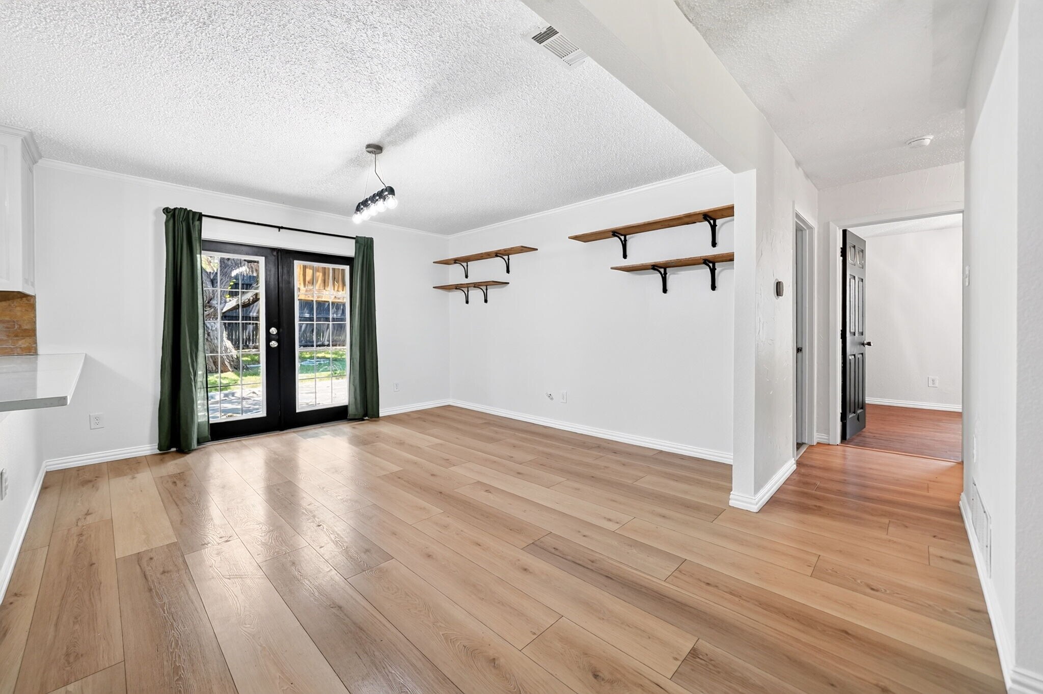 Building Photo - 505 Whittle Way