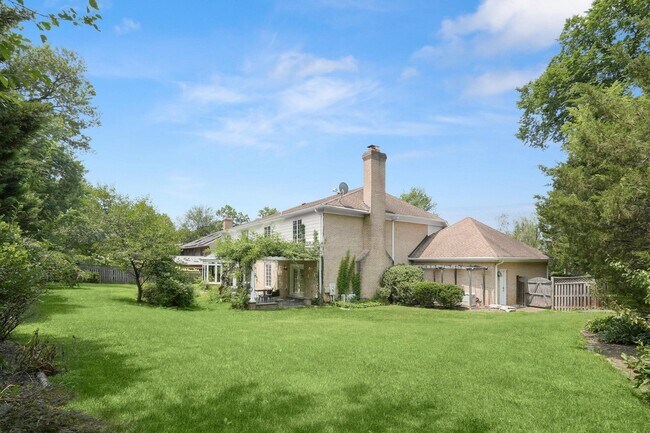 Building Photo - 9809 Hall Rd