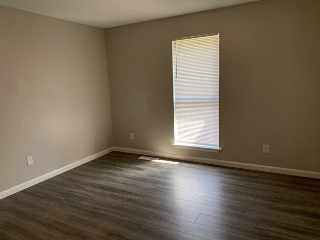 Building Photo - 19 Foxboro Cv