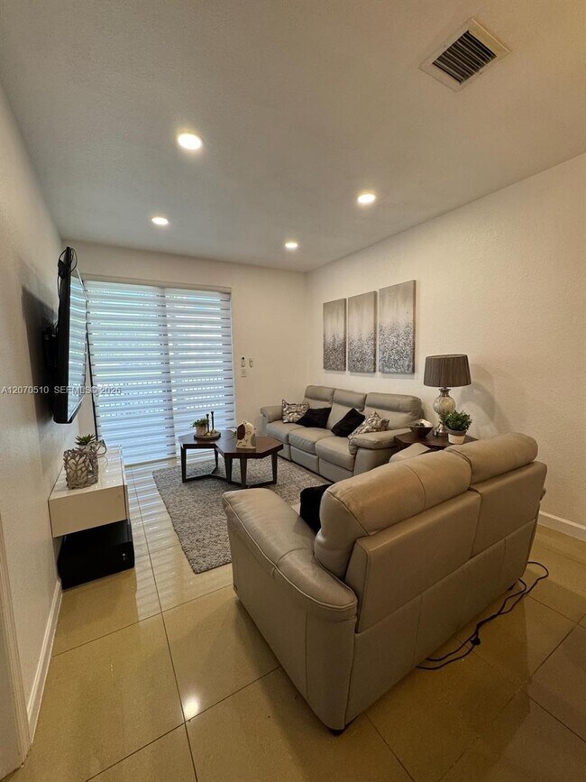 Building Photo - 8715 NW 98th Ave