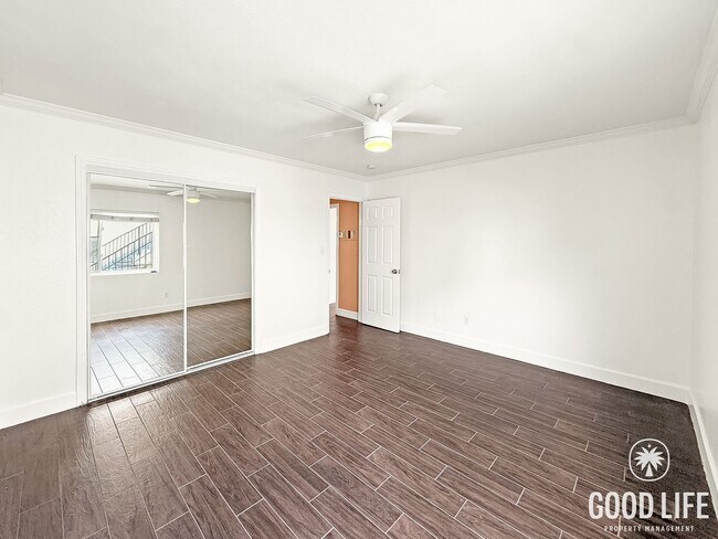 Building Photo - Coastal 2BR Unit in Pacific Beach with Parking & On-Site Amenities