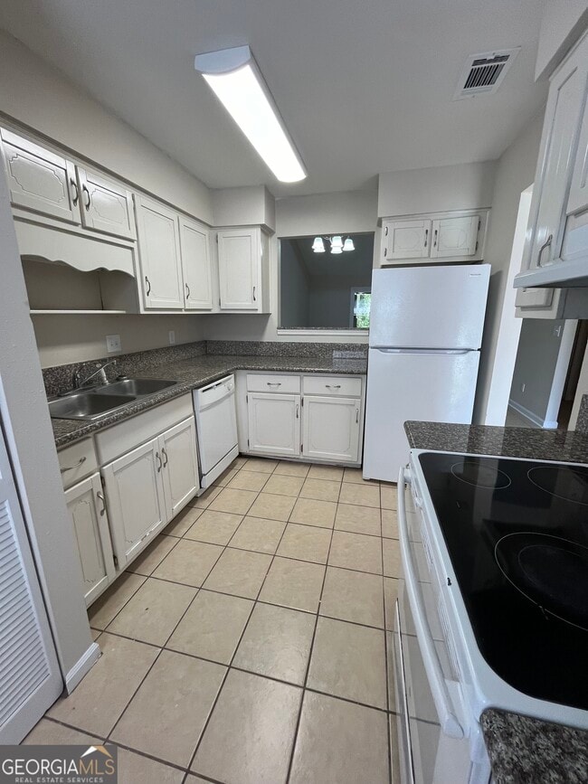 Building Photo - 419 Admiral's Walk Dr