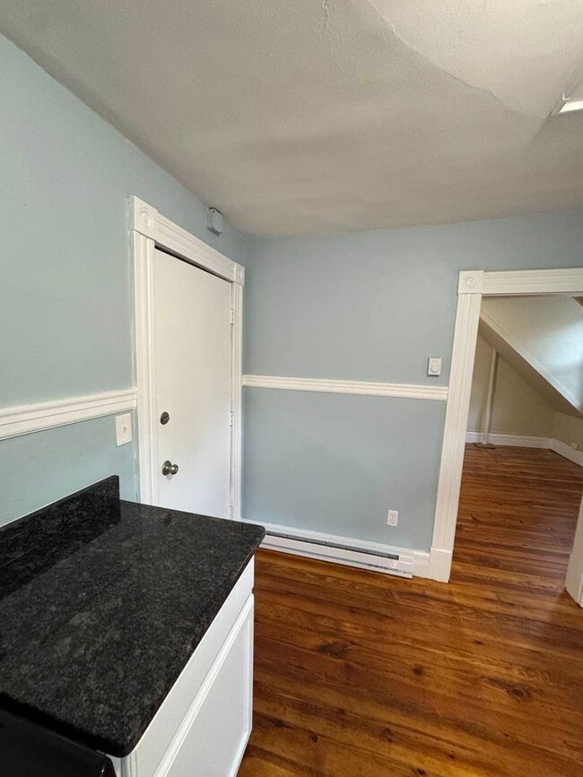 Building Photo - Charming 1-Bedroom Apartment in Russell, MA