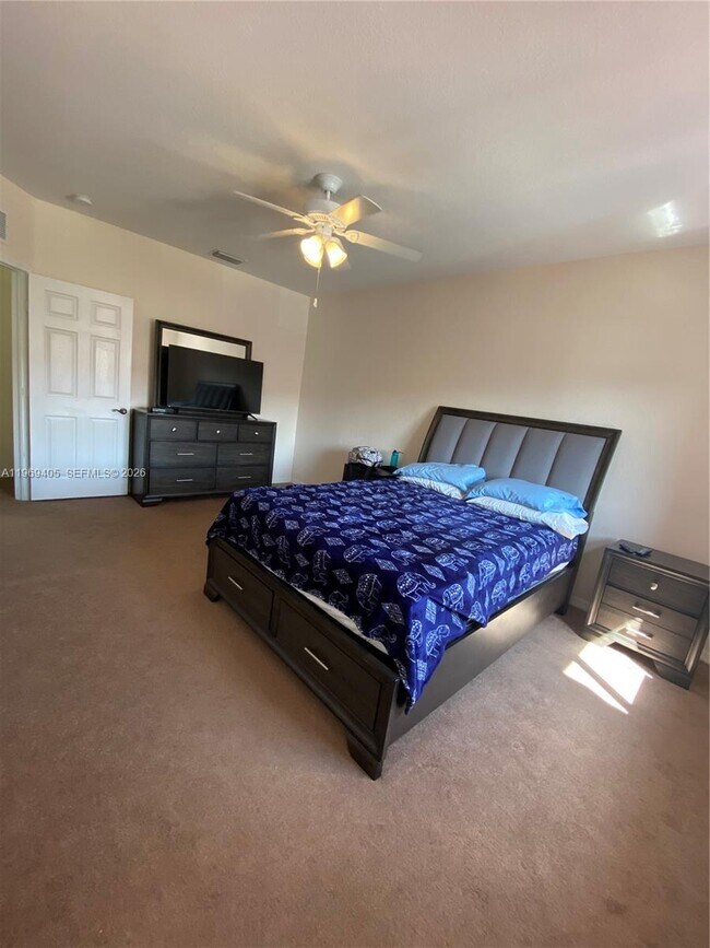 Building Photo - 1978 SE 23rd Terrace