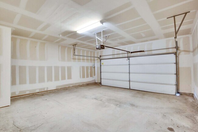 Building Photo - 8008 Massa Dr