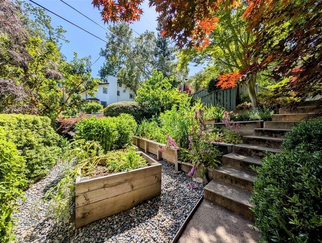 Building Photo - 10 Idalia Ct