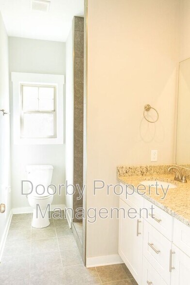 Building Photo - 206 S Aster Ave