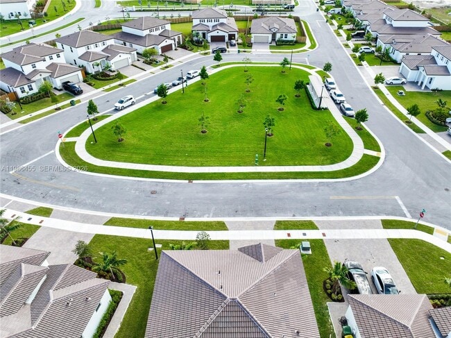 Building Photo - 2333 SE 28th St