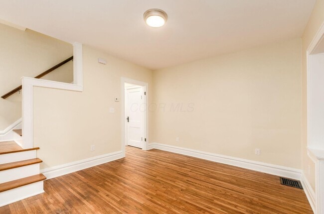 Building Photo - 228 E Kelso Rd