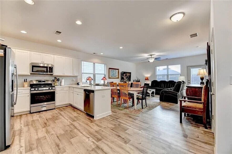 Building Photo - 27 Wesley Way