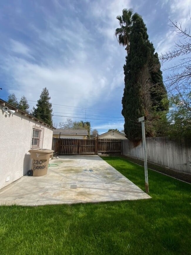 Building Photo - Charming Oleander Home