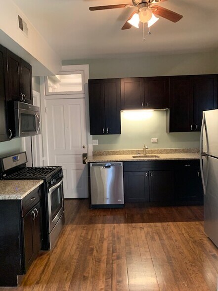 Building Photo - 2245 W Shakespeare Ave