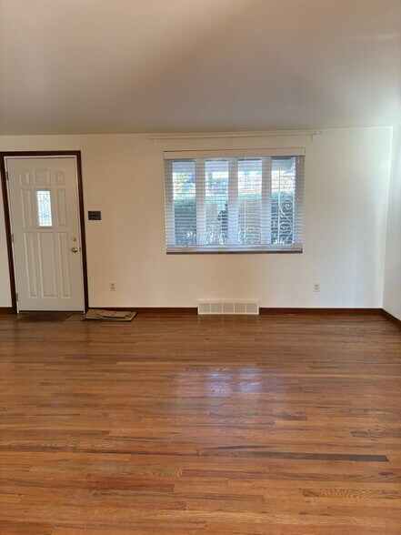 Building Photo - 6318 Glenview Pl