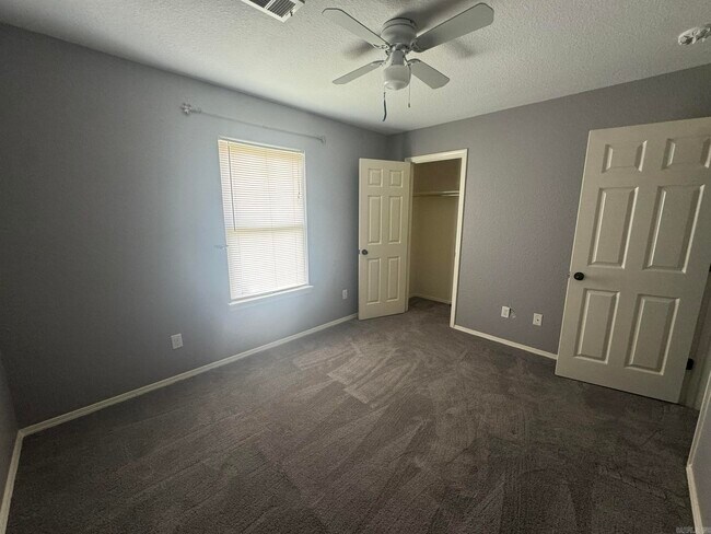 Building Photo - 200 Wildflower Dr