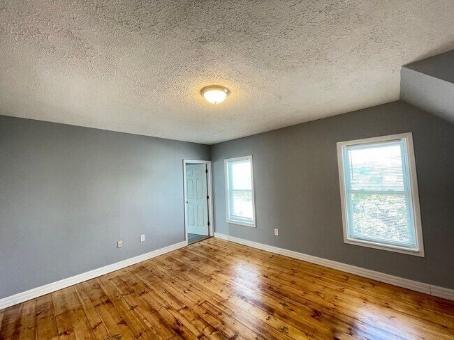 Building Photo - 357 Wilson St