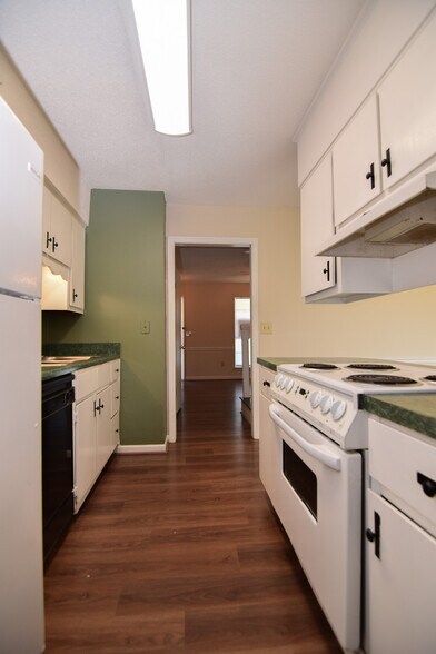 Building Photo - 105 Sandlewood Dr