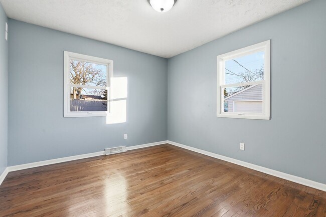 Building Photo - Fully remodeled 4 bed charmer