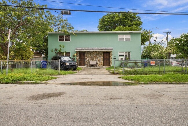 Building Photo - 882 NW 2nd St