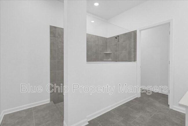 Building Photo - 2025 Shaggy Fisher Dr