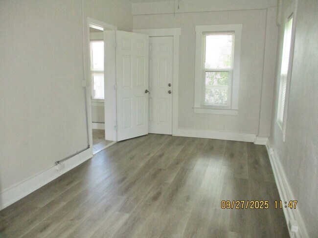 Building Photo - 133 Cottage Ln