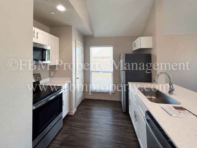 Building Photo - Hidden Creek, Unit 522 - Gorgeous 2 Bedroom, 2 Bathroom Townhome in Ennis, TX!