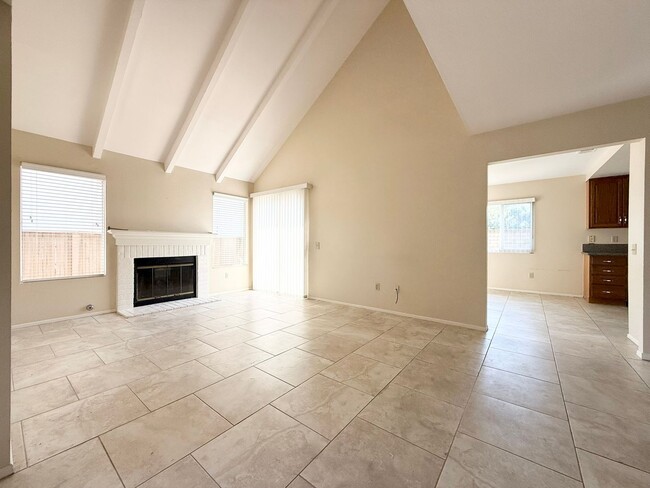 Building Photo - Beautiful Gated Rancho Montecito!