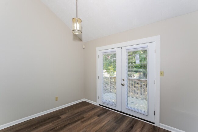 Building Photo - Inviting 3-Bedroom Home