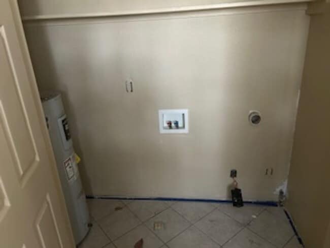 Building Photo - 3 bedroom, 1 bath house (pictures coming soon)