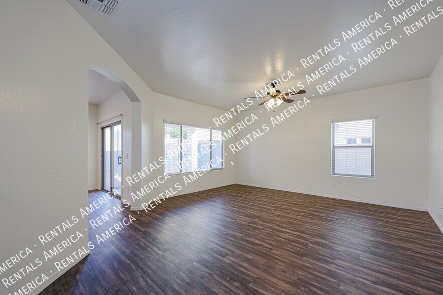 Building Photo - 323 N 76th Pl