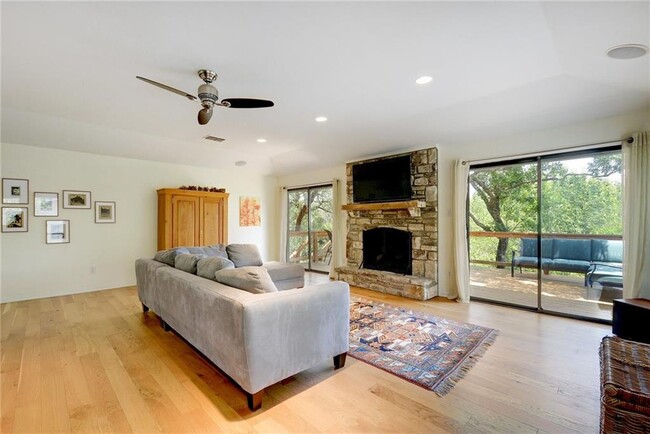 Building Photo - 2303 Doral Dr