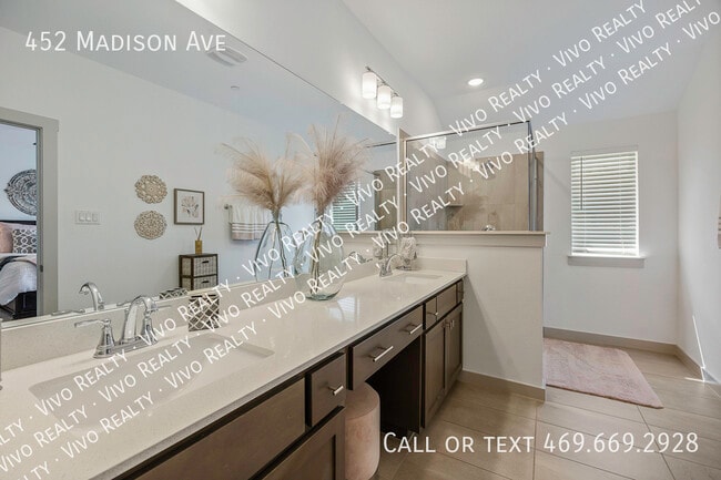 Building Photo - 452 Madison Ave