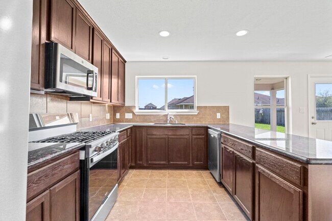 Building Photo - 9006 Sasson Blvd