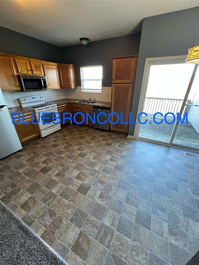 Building Photo - **DECEMBER SPECIAL**  Brand new flooring i...