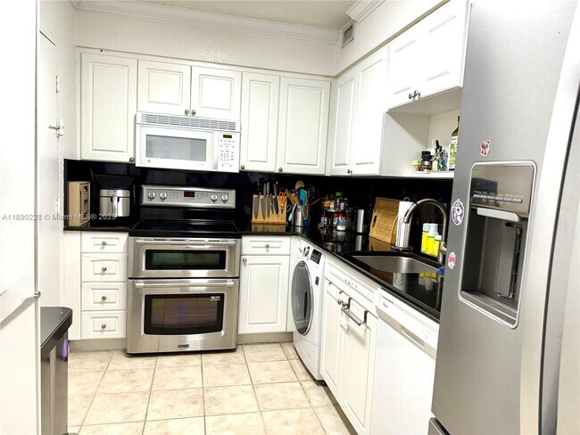 Building Photo - 2501 S Ocean Dr