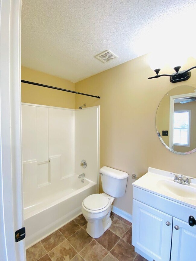 Building Photo - Charming Ranch Home