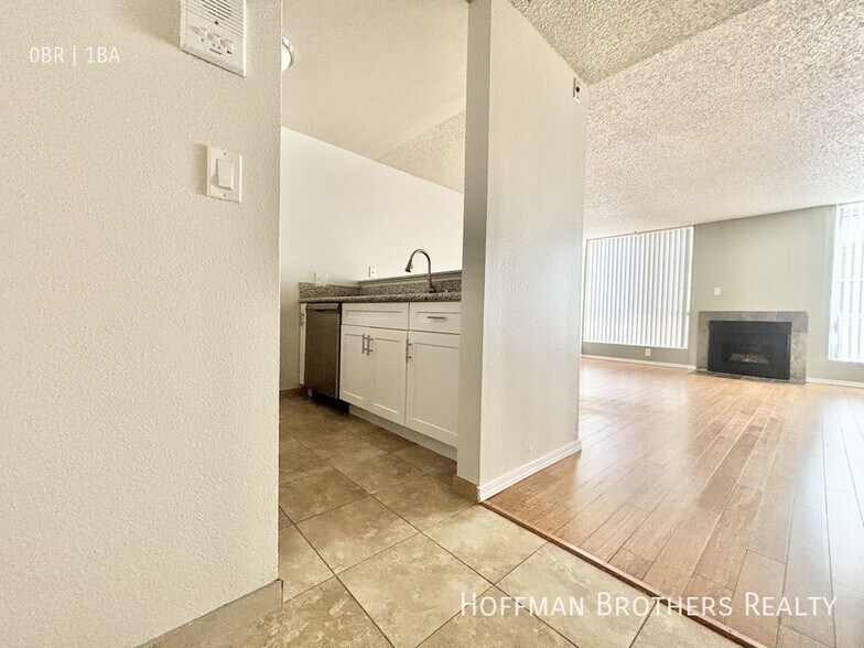 Building Photo - 1225 N Cherokee Ave