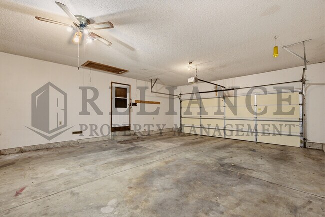 Building Photo - 428 Peach Tree Ln