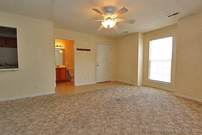 Building Photo - 2831 Hemlock Ct