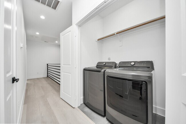 Building Photo - 8218 Lawler St