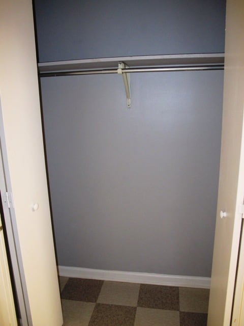 Building Photo - **AVAILABLE JULY 1ST** UPDATED 2 Bed/1.5 Bath Eastside Duplex