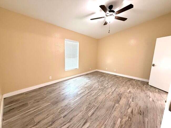 Building Photo - 15859 68th Ct N