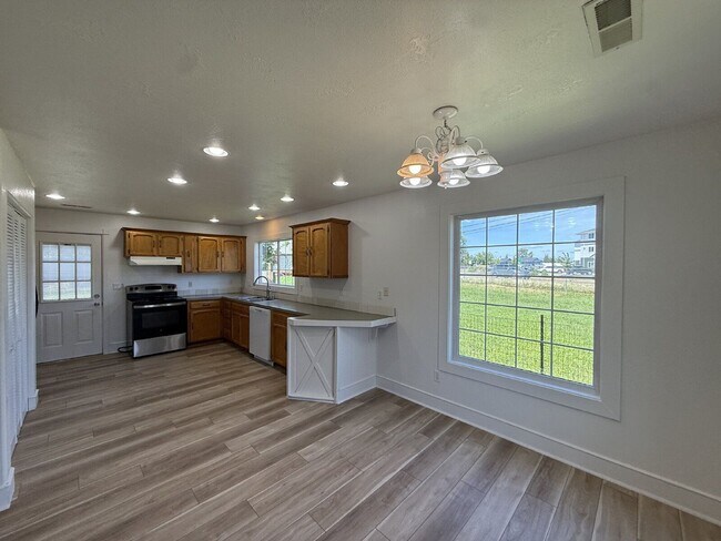 Building Photo - 2220 McKinney Ln