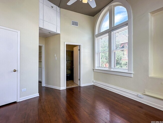 Building Photo - 245 Losoya St