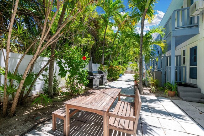 Building Photo - 3015 Seville St