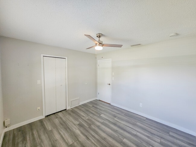 Building Photo - 608 Tangerine Ave
