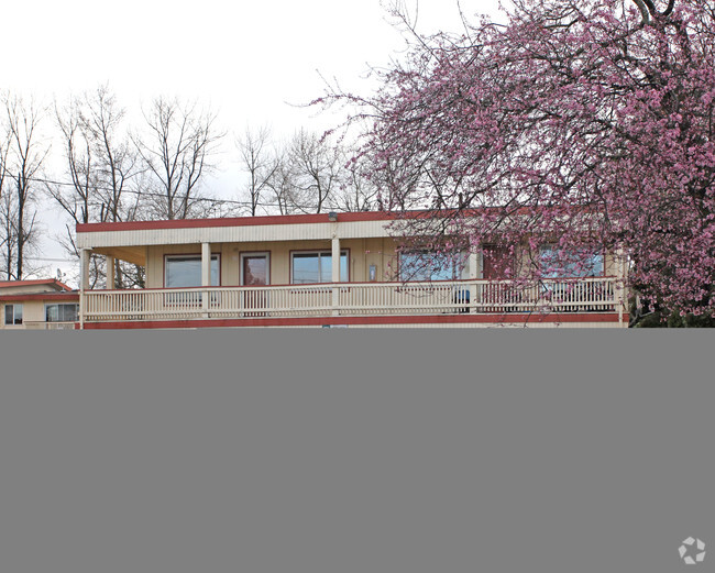 Primary Photo - Wintergreen Place Apartments