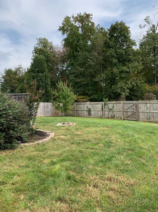 Building Photo - 678 Fox Hound Dr