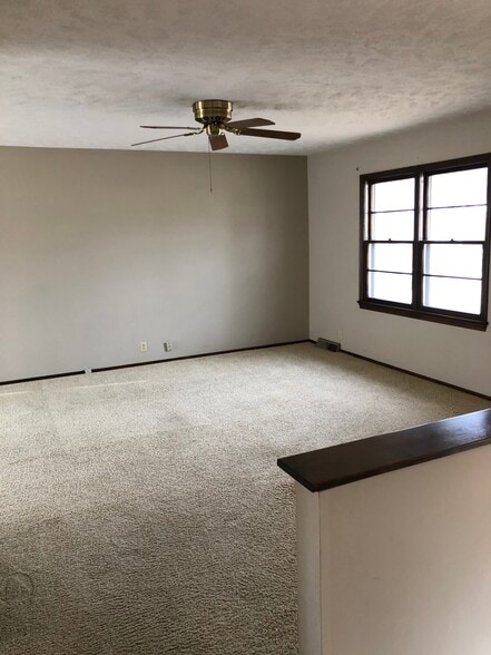 Building Photo - 10205 T Cir
